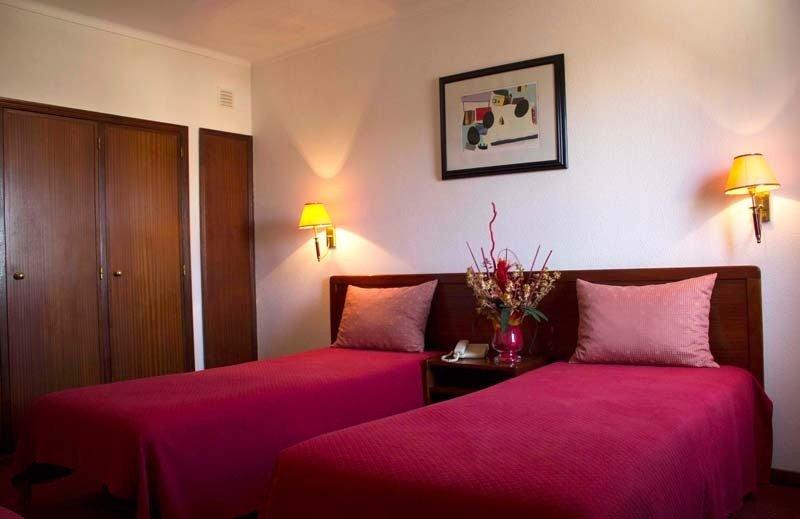 Hotel Arangues Setúbal Esterno foto